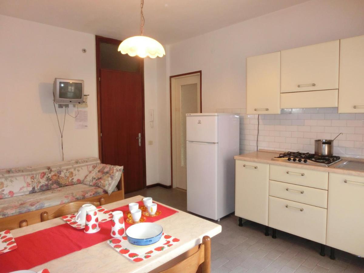 Condominio Lero Бибионе Екстериор снимка