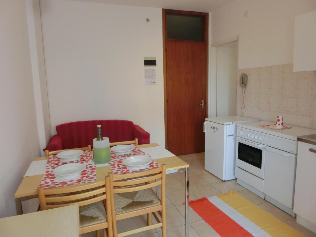 Condominio Lero Бибионе Екстериор снимка