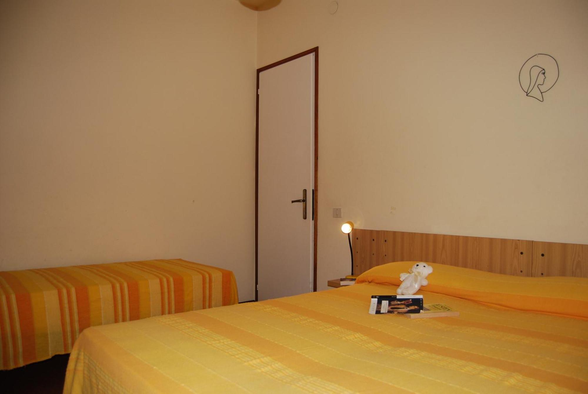 Condominio Lero Бибионе Екстериор снимка